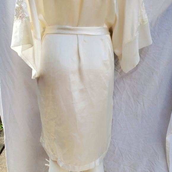 Etienne Vintage Ivory Satin Floral‎ Robe One size - Picture 7 of 12